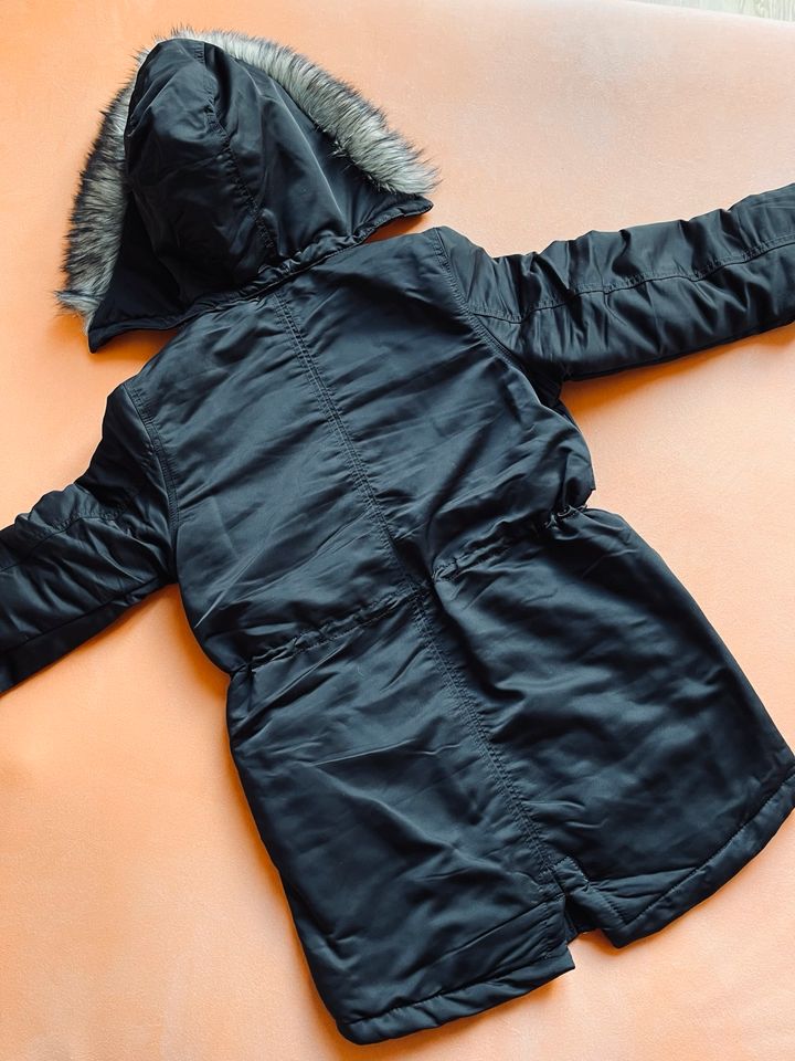 Toller wattierter Parka - warme Winterjacke von H&M, Gr. 158 in Berlin