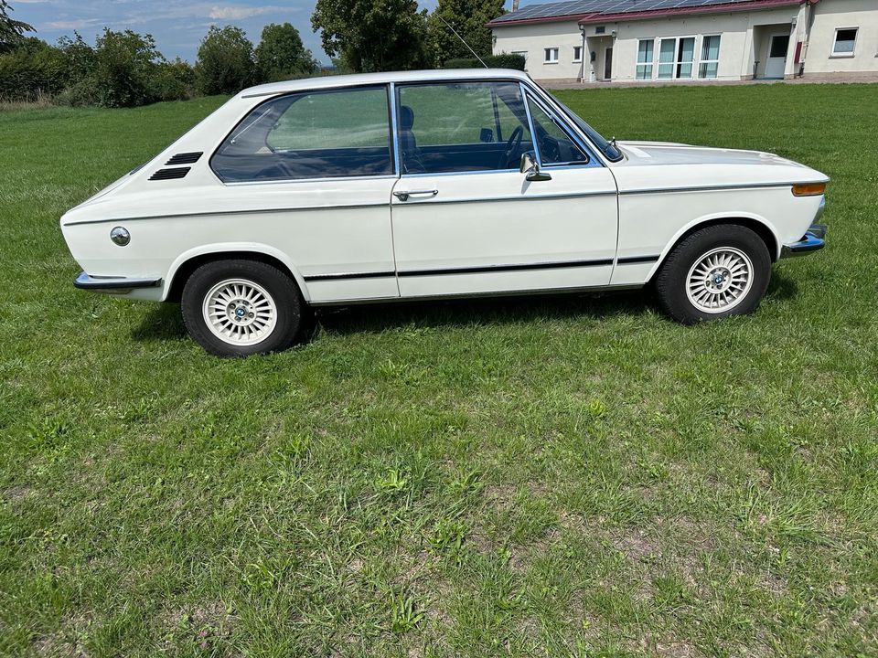 BMW 2000 Touring Oldtimer 1971 in Willanzheim