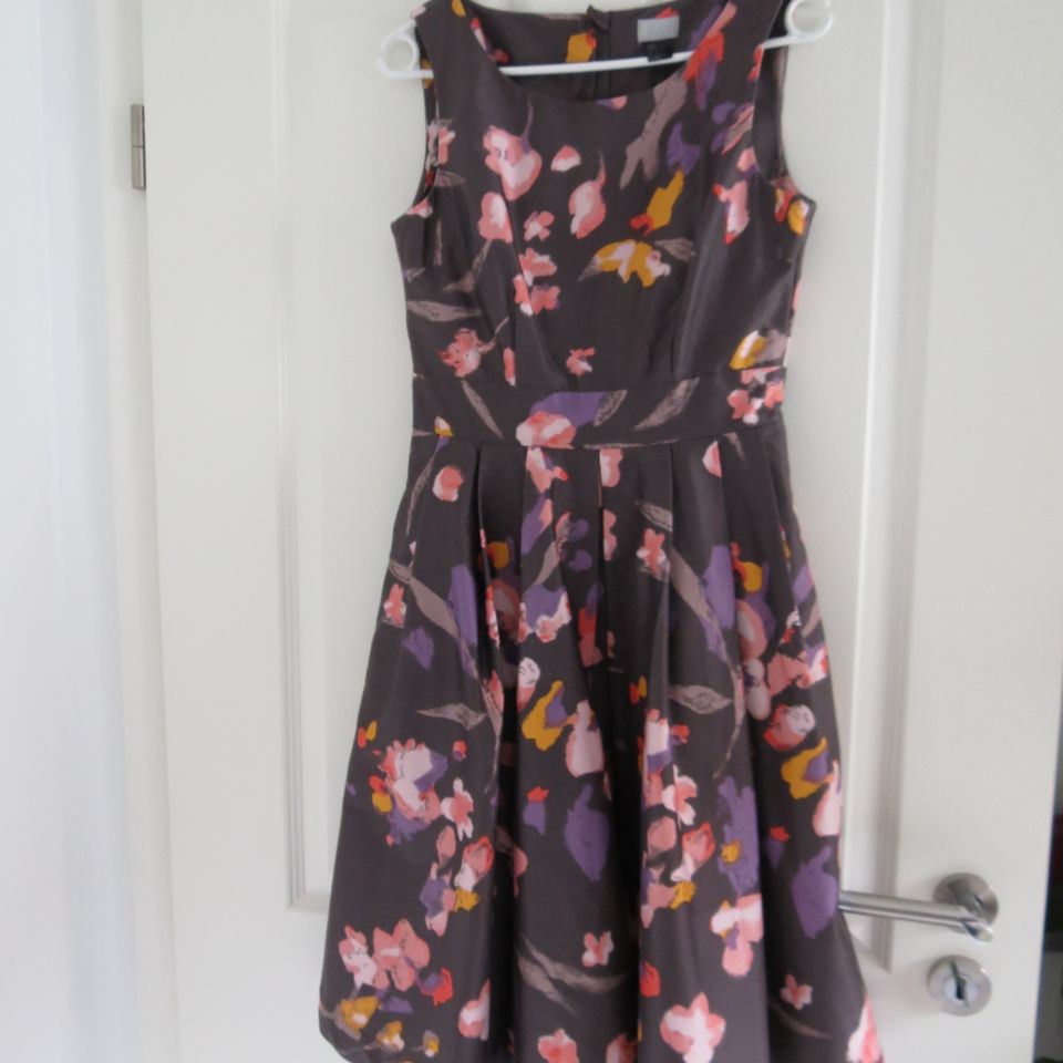 H&M Kleid Festlich Blumen Taschen Gr.36 in Wittmoldt