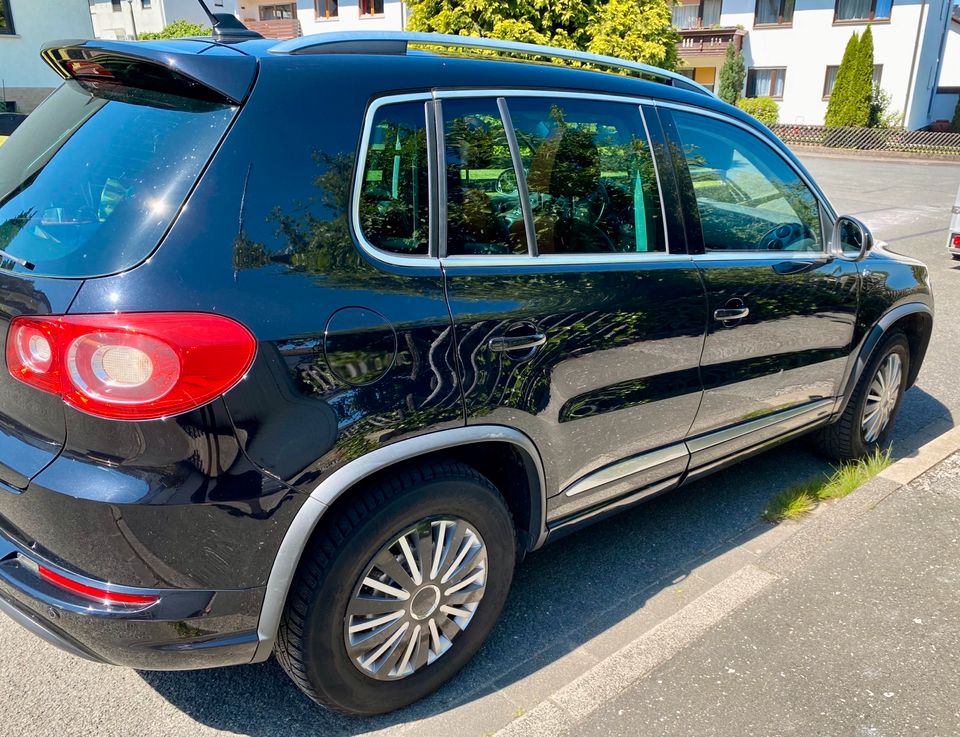 VW Tiguan 2.0 TSI 4-motion -r-line - Sport&Style - 8fach bereift in Ottensoos