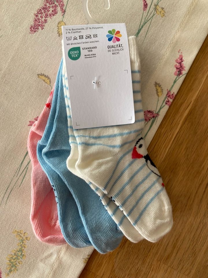 Neu Set Socken Pinguin Baby Gestreift in Lehrte