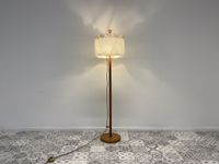 WMK Besonders schöne ung gut erhaltene vintage Stehlampe , zweistrahlig, mit hübschem Holzsockel und verspieltem Lampenschirm aus Leinen # Stehlleuchte Leselampe Leuchte Lampe Licht Mid-Century Retr Friedrichshain-Kreuzberg - Friedrichshain Vorschau