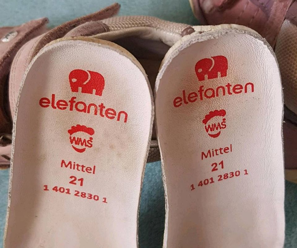♥️2 Mädchen Schuhe Größe 21, Elefanten, Cupcake, Crocs♥️ in Radeberg