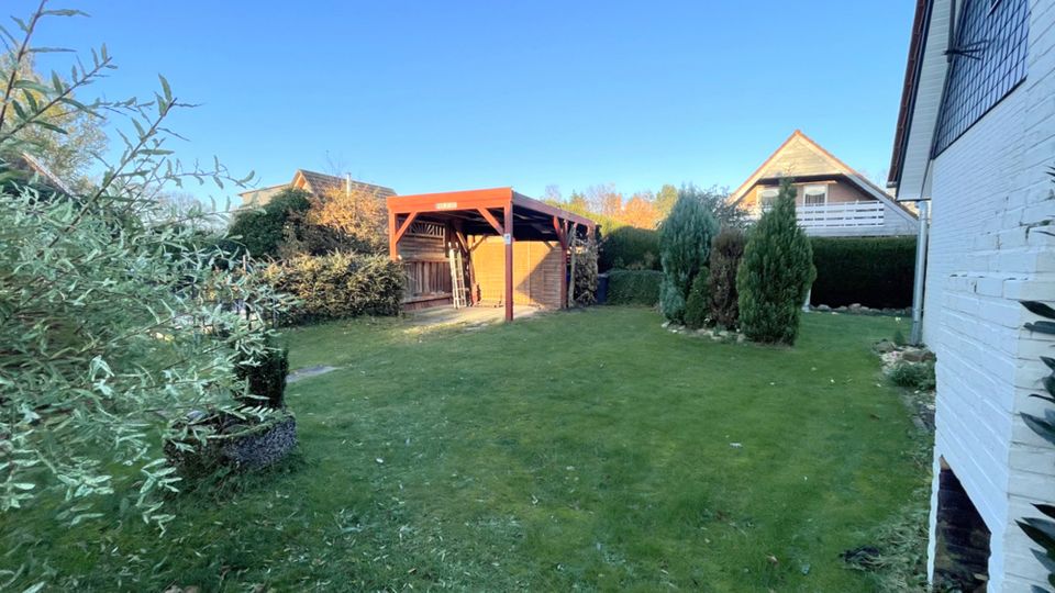 Modernes Wochenendhaus mit Terrasse & Carport in idyllischer Lage am Badesee in Westerstede-Karlshof in Westerstede