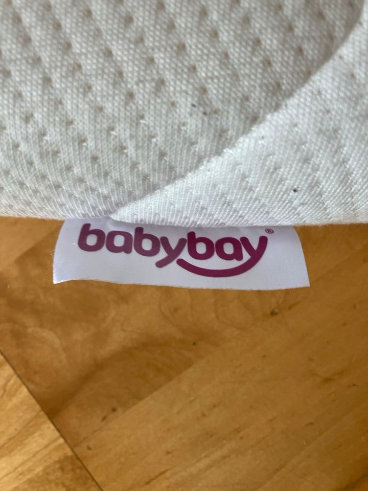 Babybay Matratze 88x49xca 6cm mit Spannbetttuch in München