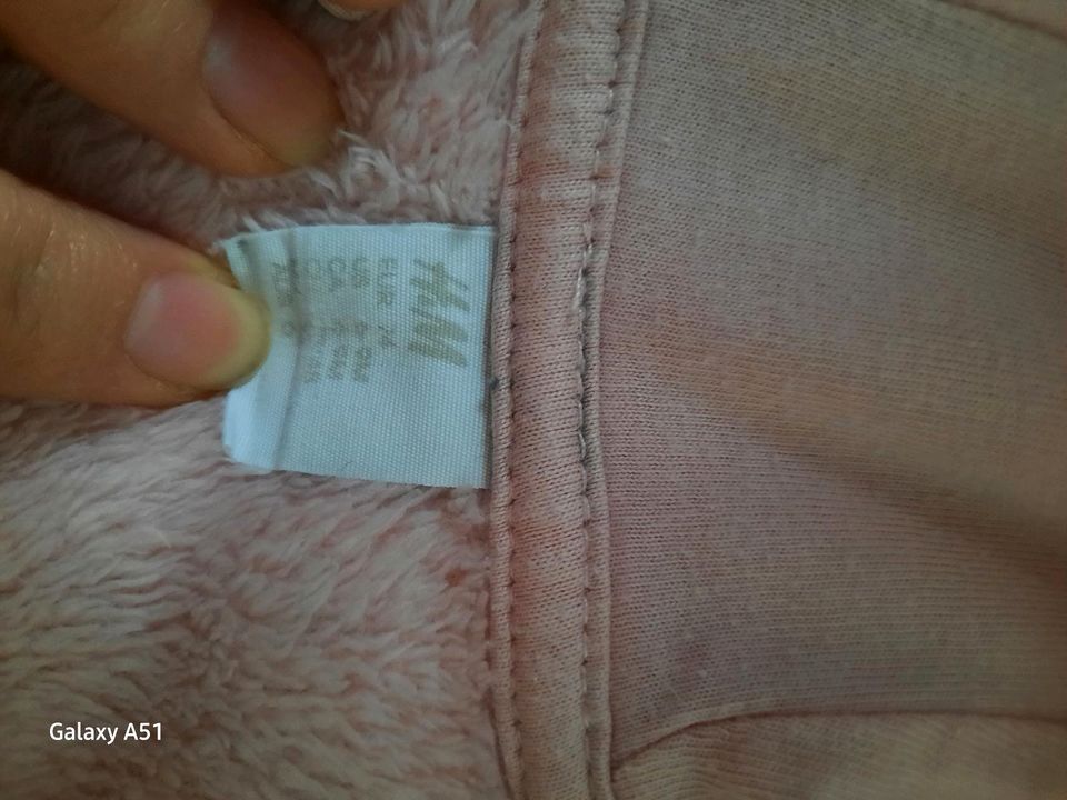 Fleecejacke Teddyjacke Frühjahr H&M rosa Herzen mit Öhrchen in Wehretal