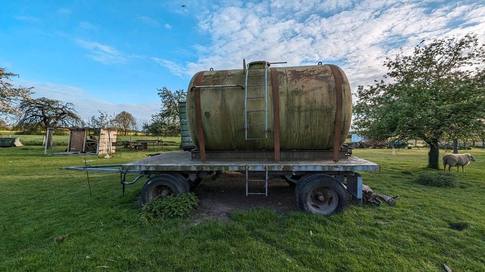 Wasserfass mit Anhänger in Bismark (Altmark)