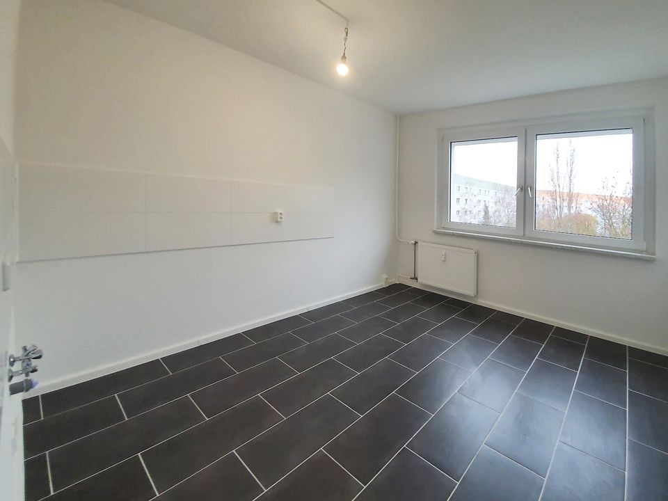 **FRISCH RENOVIERT**4-Zimmer-Wohnung // 2.Etage // Balkon // Bad mit Wanne // ab 15.06.2024 in Leipzig