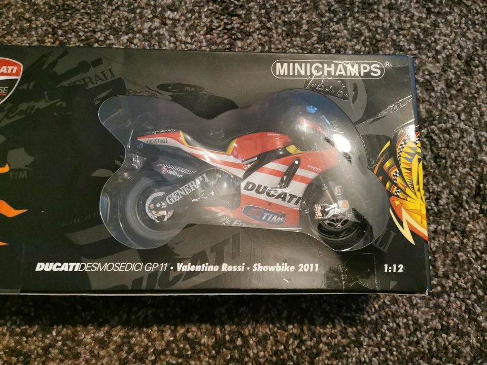 Valentino Rossi Ducati 2011 Minichamps 1 12 in Gera