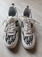 Schöner Sneaker in weiß mit schwarz Bayern - Oberasbach Vorschau