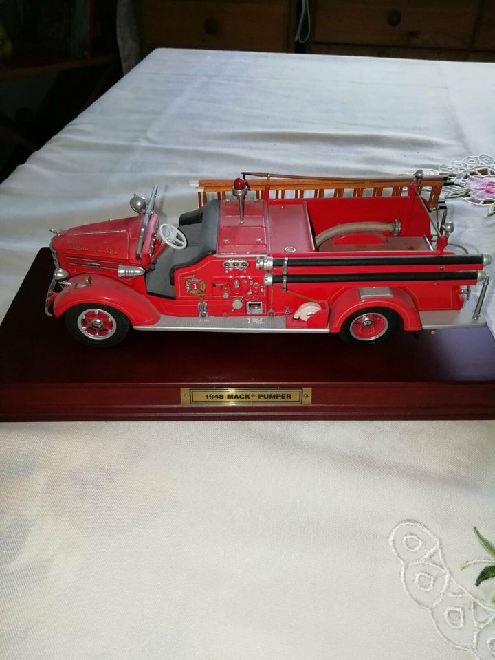 1:32 Feuerwehr Fire-Truck original FRANKLIN MINT 3x Sammlermodell in Dresden