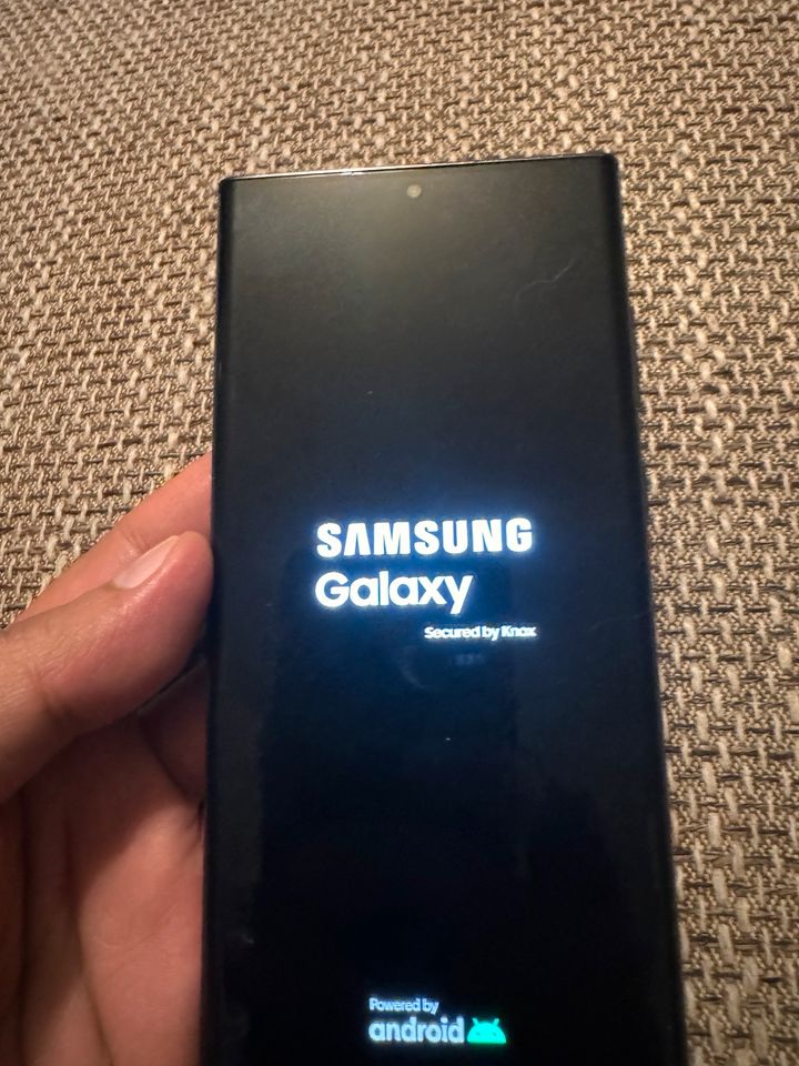 Samsung Galaxy s22 ultra mit galaxy Watch 4 in Daaden