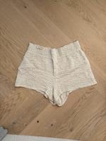 Zara Short Hose beige leicht Perlmutt Knöpfe M Niedersachsen - Gehrden Vorschau