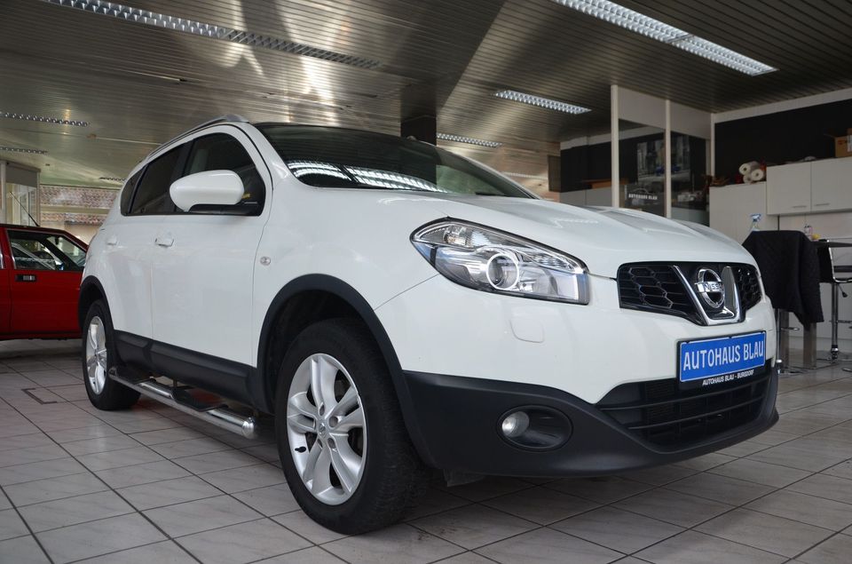 Nissan Qashqai Tekna 4X4*LEDER*XENON*PANORAMA*AHK* in Burgdorf