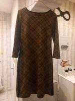 Kleid mit seitlichen schwarzen Streifen Nordrhein-Westfalen - Lübbecke  Vorschau