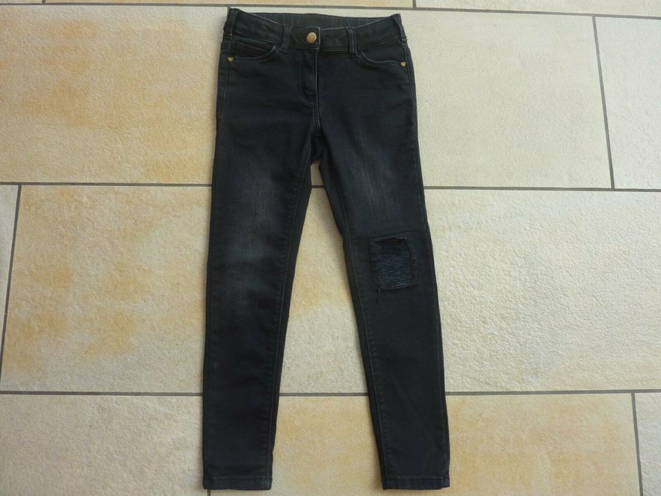 Jeans Hose schwarz Gr.122 von C&A in Parsberg