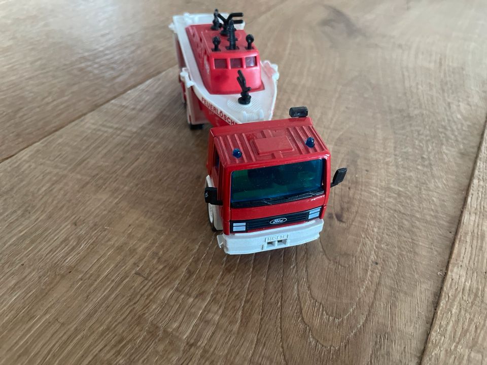 Siku 1:55 2823  Ford Cargo  LKW mit Motorboot Feuerlöschboot in Hagen