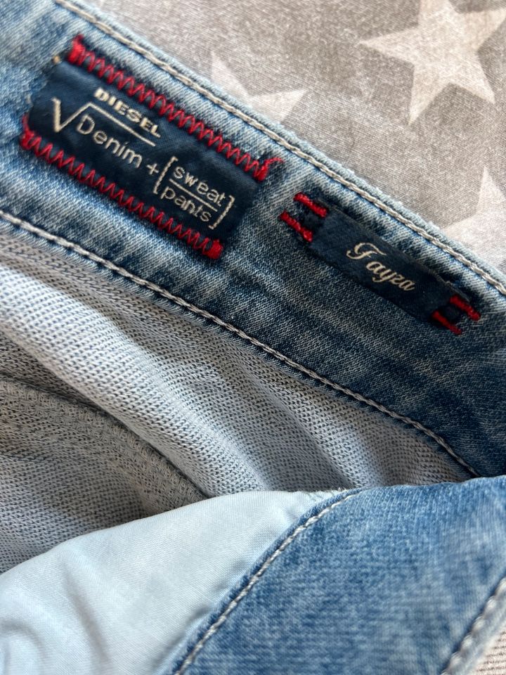 Diesel Fayza Jeans hellblau W25 in Rösrath