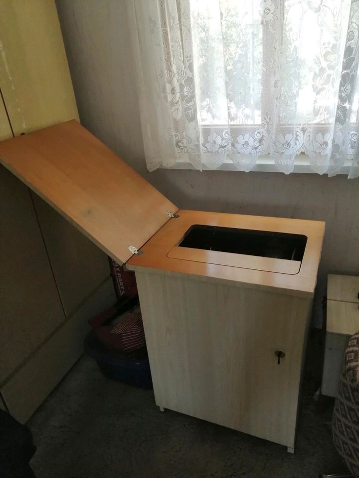 Alte Nähmaschine "Köhler" mit Schrank in Glauchau