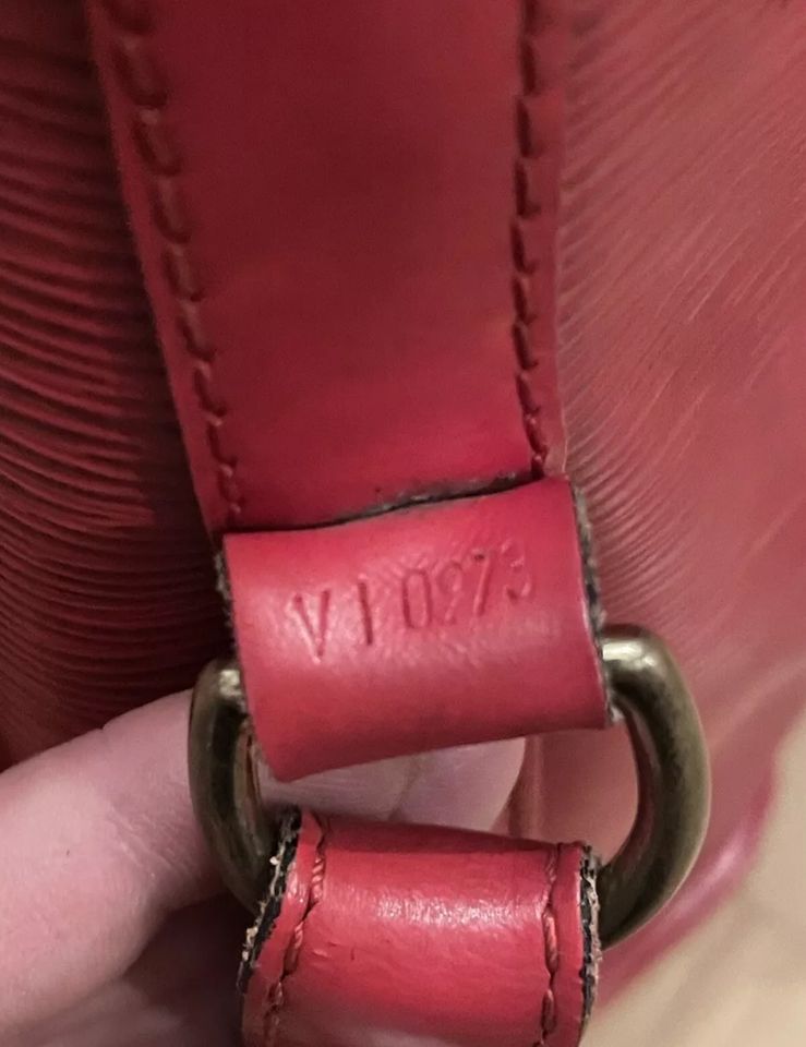 Louis Vuitton sac noe Grande ROT in München