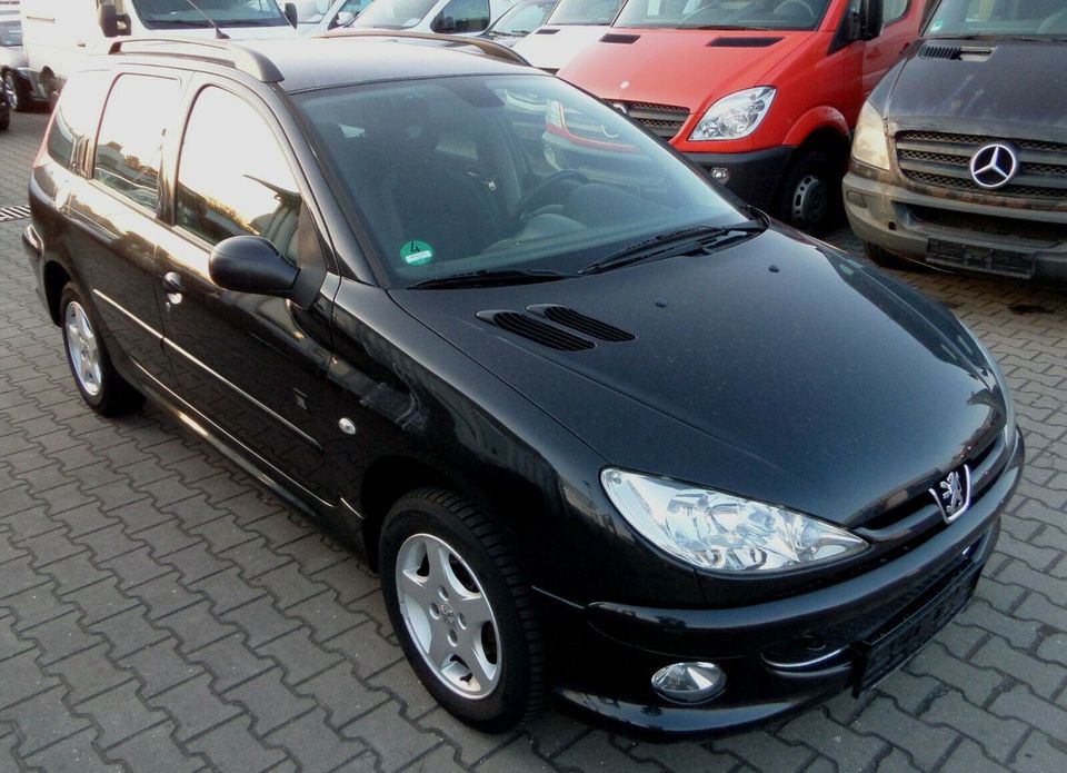 Peugeot 206 S.W. JBL 75 (TÜV&AU bis 04/2025) in Nürnberg (Mittelfr)