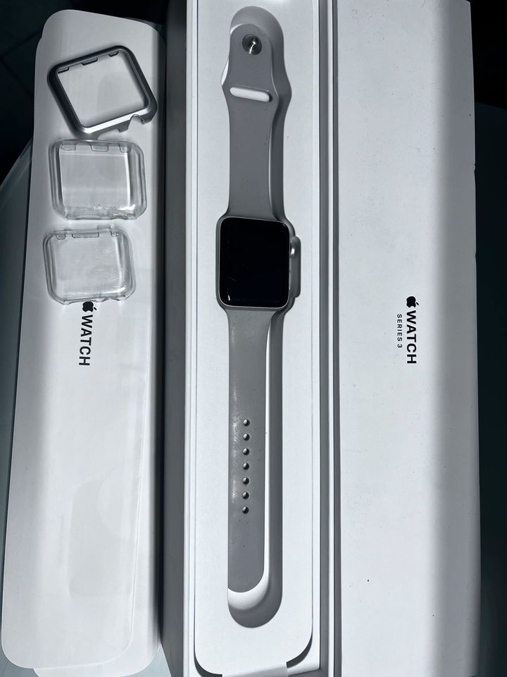 Apple Watch Series 3 , 42 mm , Gebraucht in Landsberg (Saalekreis)