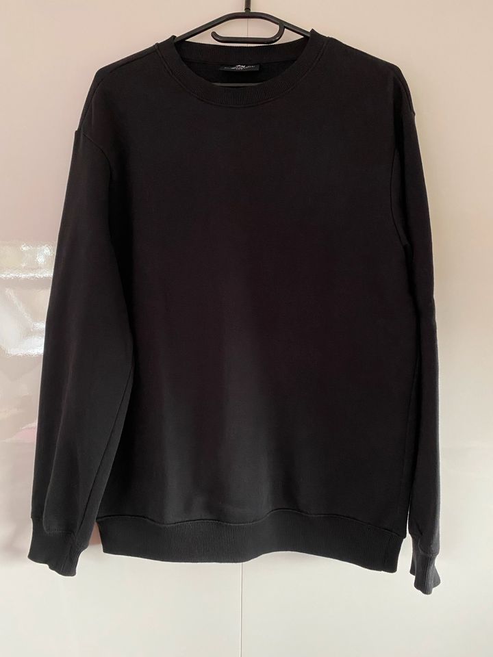 H&M Herren Sweatshirt Pullover Relaxed Fit, schwarz Gr. M top in Gotha