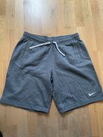 Nike Sweatpants, Shorts,kurze Hose, Fleece, grau, Größe L Hessen - Wiesbaden Vorschau