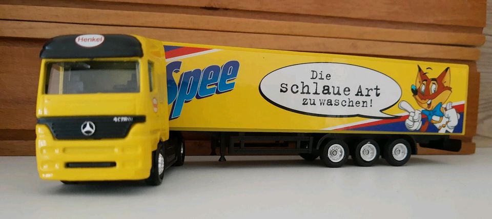 Mercedes Sammel Truck Spee 1:87  Neuwertig in Siegenburg