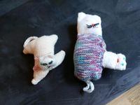 2 von Hand gestrickte Katzen, davon eine mit Katzenbaby - neu Baden-Württemberg - Esslingen Vorschau