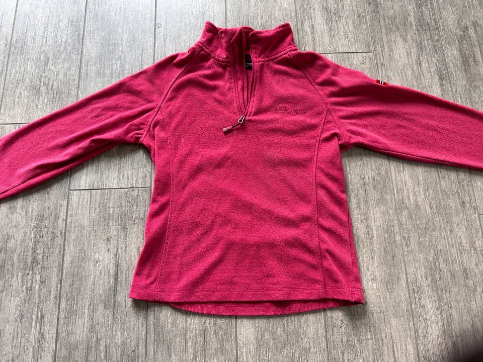 Trollkids Rondande Fleecepullover Pullover bordeaux Gr. 140 *TOP* in Wacken