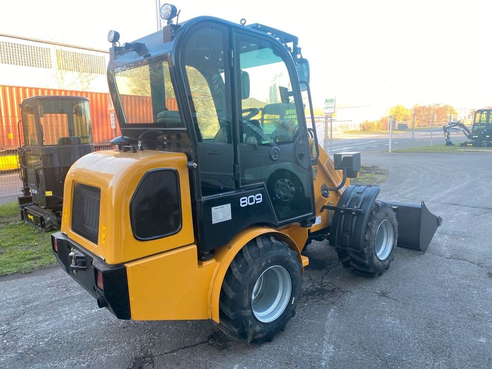 Radlader 809 Kabine Frontlader Hoflader Kompaktlader Kubota in Bottrop