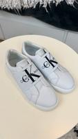 Calvin Klein Slipper, Calvin Klein Sneaker, wie neu, Gr. 39 München - Au-Haidhausen Vorschau