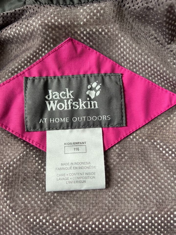 Jack Wolfskin Regenjacke Gr 116 Himbeerpink in Salzgitter