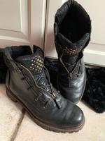 Schwarze Leder Stiefelette mit Nieten von Tamaris Größe 40 Frankfurt am Main - Praunheim Vorschau