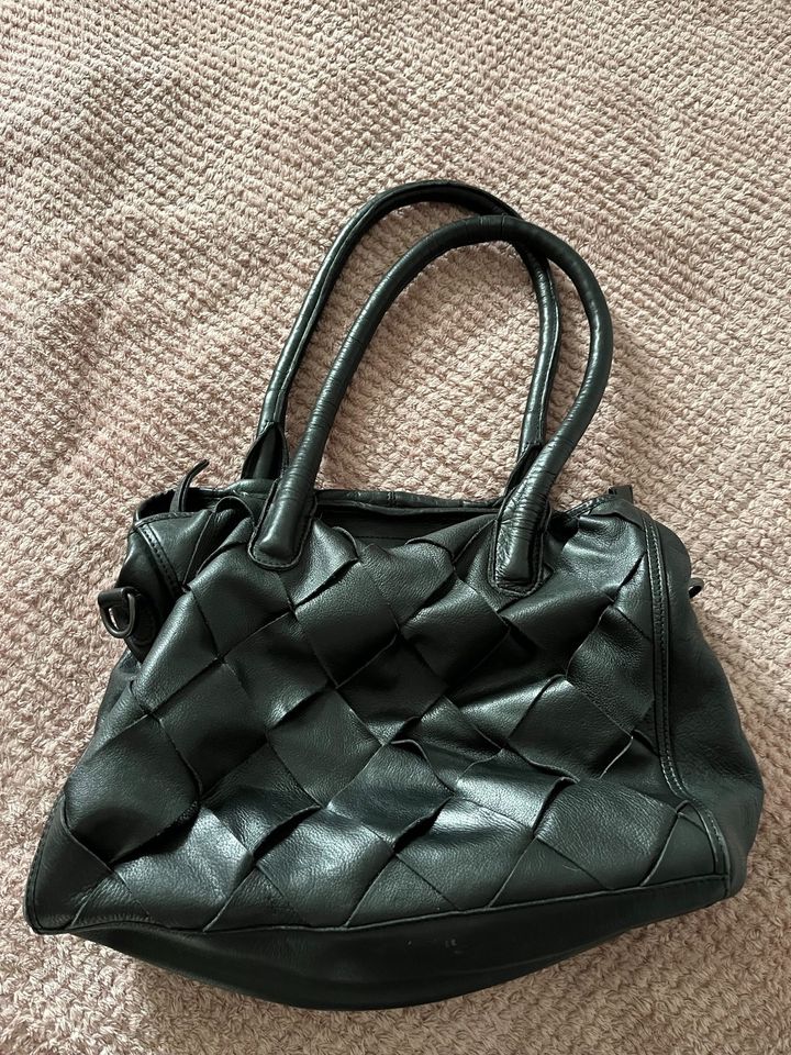 Schwarze Ledertasche von Legend in Fernwald