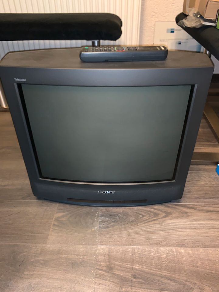 Sony Trinitron TV mit Scart Eingang in Willstätt