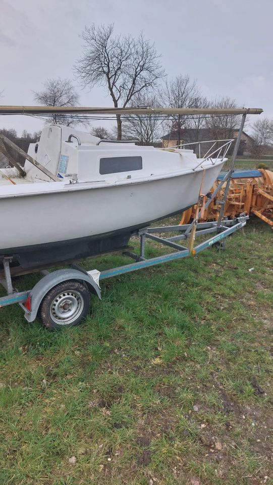 Segeljolle - Kielschwertjolle Jaka 520 mit Trailer in Brekendorf