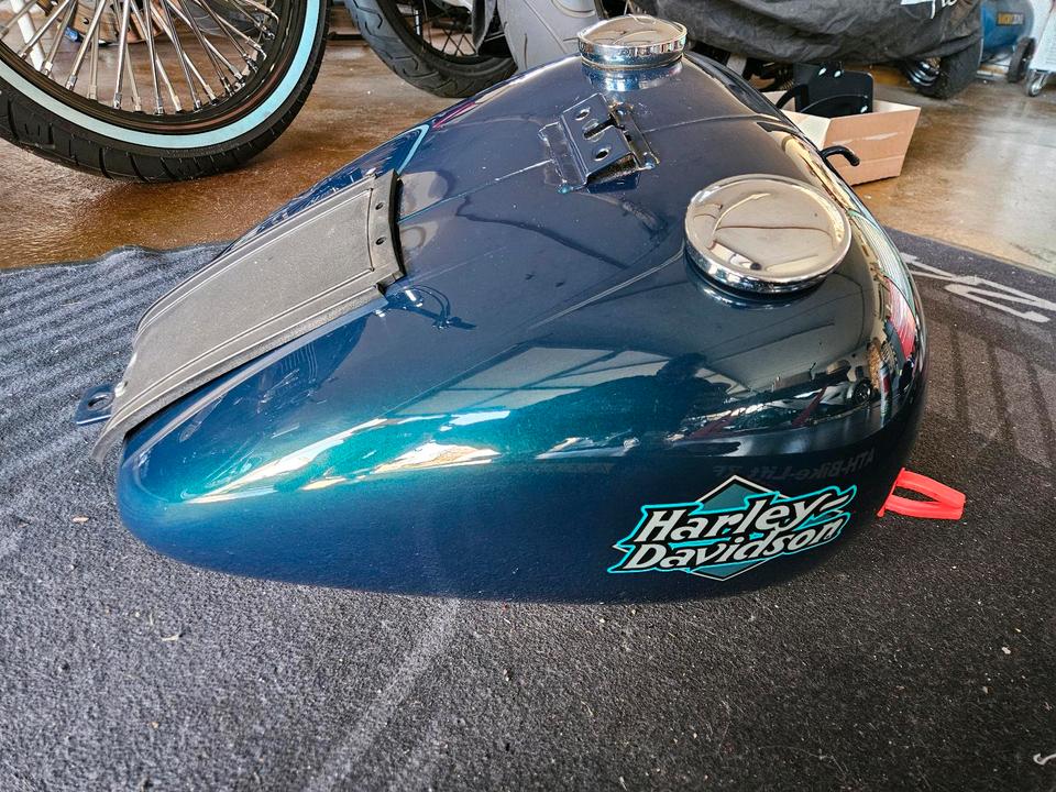 Harley Davidson Softail Vergaser Twin Cam Tank selten komplett in Oberstadion