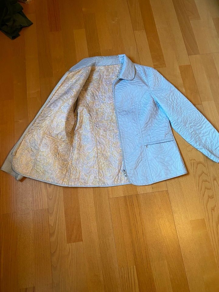 Wunderschöne neuwertige Wende-Steppjacke Gr.44 Pastellfarben in Büdingen