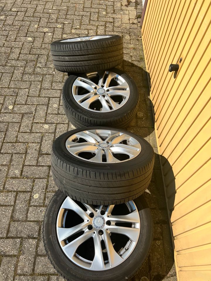 Mercedes Allufelgen mit Sommer Reifen 245/45R17 MICHELIN in Bergheim