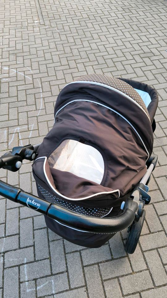 Kinderwagen mit Babyschale und Buggyfunktion mit viel Zubehör in Magdeburg