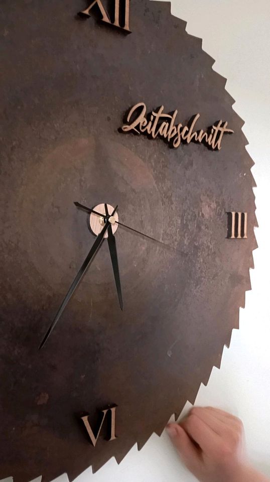 Sägeblatt Wanduhr Upcycling Deko Eiche Geschenk Unikat in St. Wendel