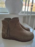 Original UGG Boots, Stiefel, beige, Leder, Gr. 40, Neu Frankfurt am Main - Westend Vorschau