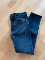 COS slim leg Jeans Hose Größe 30/32 Anthrazit Used Look München - Au-Haidhausen Vorschau