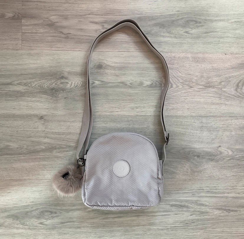 Kipling Tasche/Schultertasche/Umhängetasche Grau Neuwertig in  Nordrhein-Westfalen - Neuss | eBay Kleinanzeigen ist jetzt Kleinanzeigen