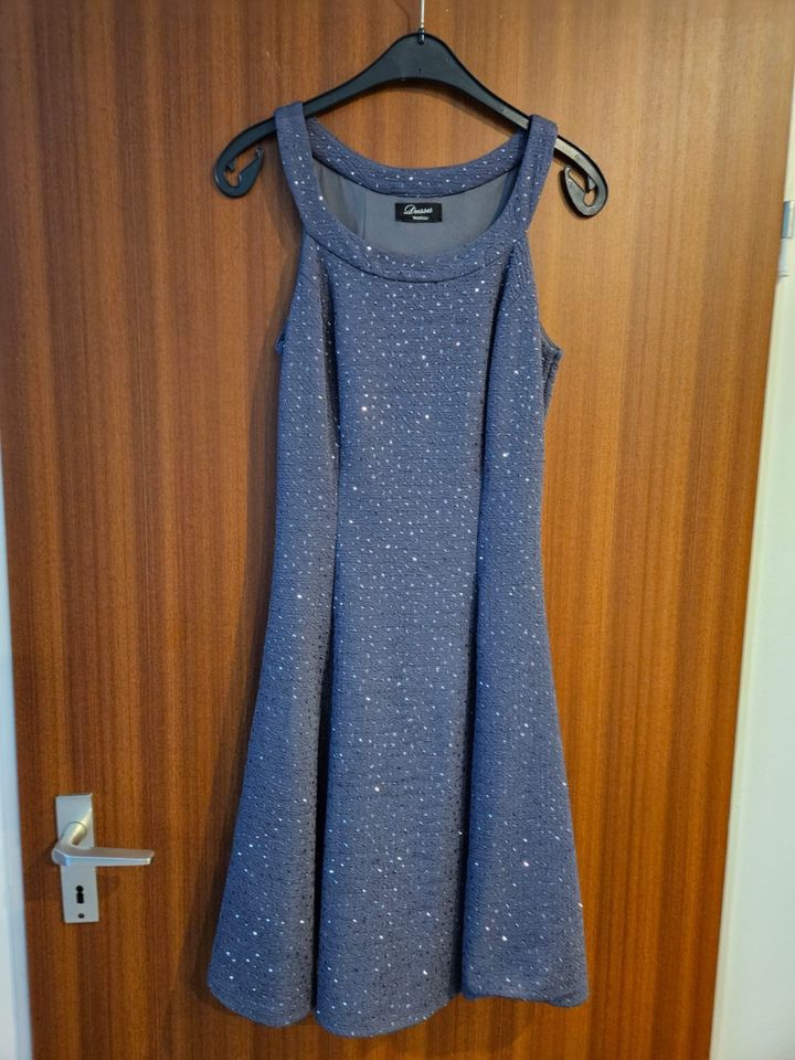 Kleid mit Glitzer in Püttlingen