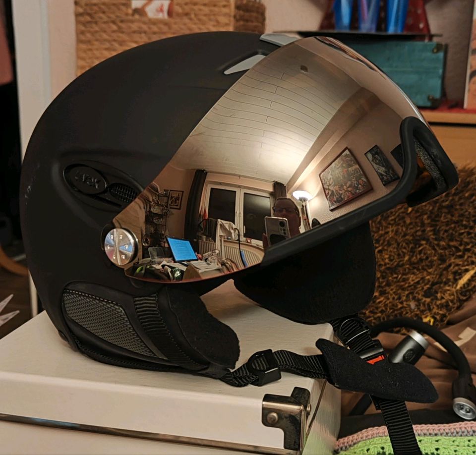 Uvex Skihelm schwarz mit Visier Größe 53 -56 in Düsseldorf