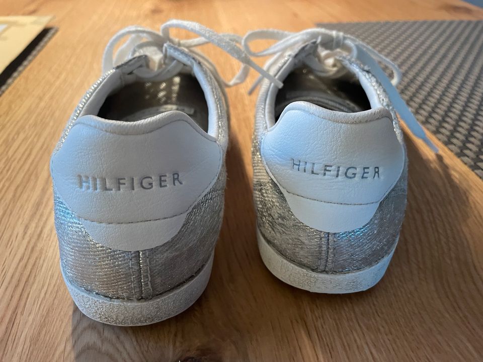 Tommy Hilfiger Sneaker gr.38 in Dassel