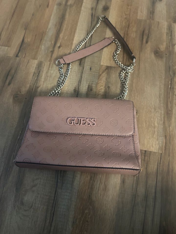 Wunderschöne altrosa Guess Tasche in Geisenhausen